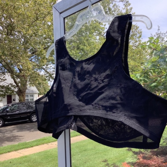 Black Lacy Flattering Bra size 52B flower appliqué Front hook closure NEW - Picture 6 of 7